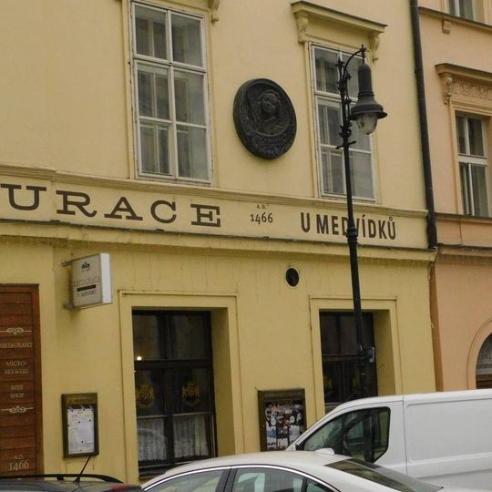 Pamětní deska Václava Vavřince Reinera na domě U Medvídků na Perštýně