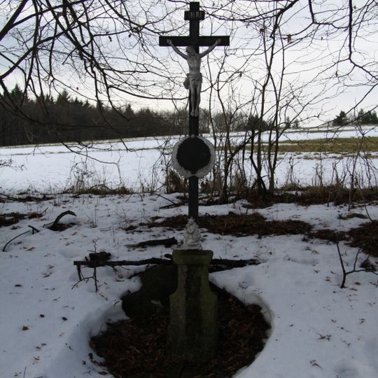 Kříž jižně od Skočic