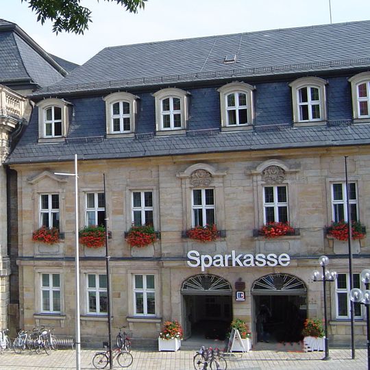 Traufständiger Sandsteinquaderbau