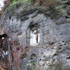Skalní kaplička naproti kapli svatého Ignáce ve Všemilech
