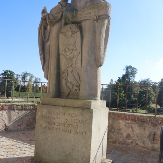 Sousoší sv. Cyrila a Metoděje v parku zámku Jaroměřice nad Rokytnou