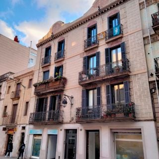 Building in carrer Gran de Gràcia, 221-223