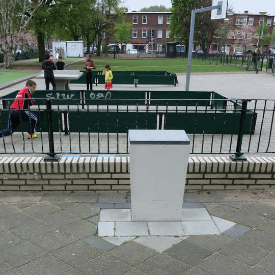 Monument bij het wijkcentrum de Wissel