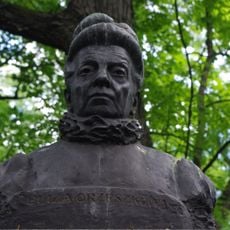 Eliza Orzeszkowa monument in Park Praski