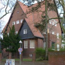 Haus Auhagen mit straßenseitiger Einfriedung
