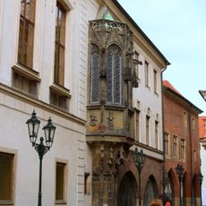Bay window chapel (Carolinum)