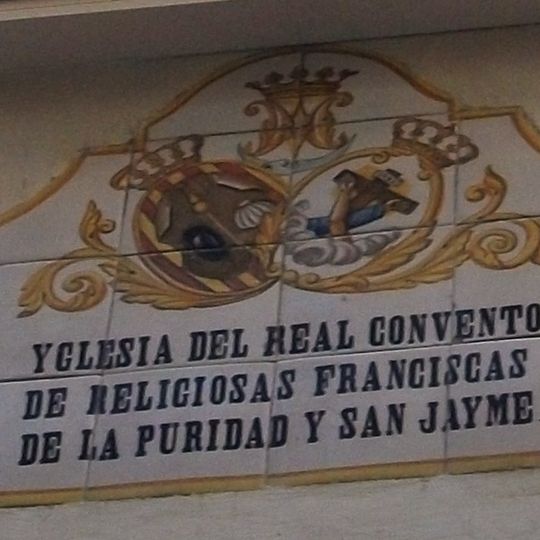Retablo cerámico del escudo heráldico del convento de la Puridad
