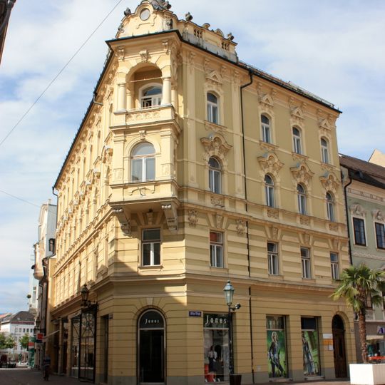 Wohn- und Geschäftshaus