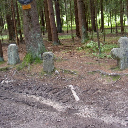 Vier Steinkreuze