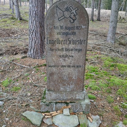 Kříž jihozápadně od Pakoslavi