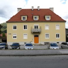 Wohnhaus und Wirtschaftsgebäude