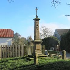 Kříž na rozcestí u domu 106 v Horním Slivně