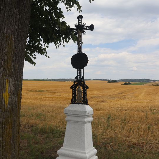 Kříž jižně od Chlumu