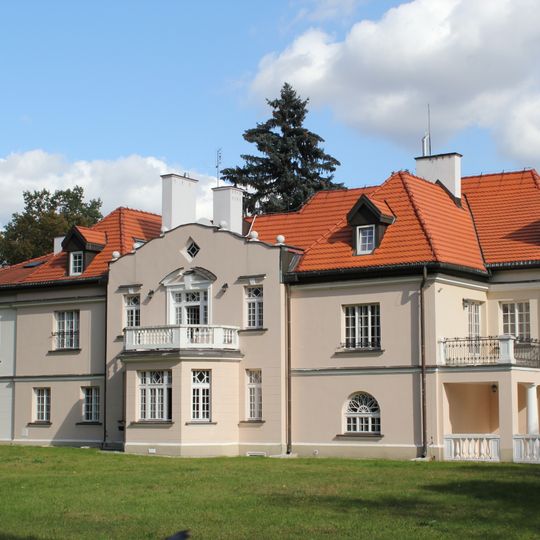 Dwór Zarybie, Jana Pawła II 39 w Żółwinie