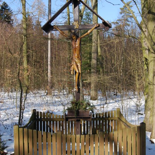 Kříž východně od vsi