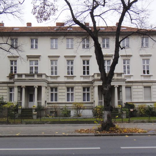 Wohnhaus & Seitenflügel Hauptstraße 126