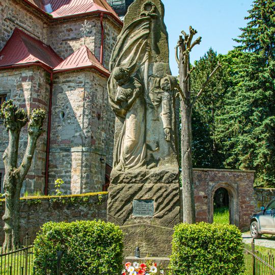 Pomník padlým v 1.světové válce u kostela v Železnici