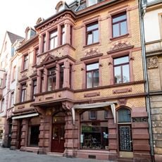 Wohn- und Geschäftshaus