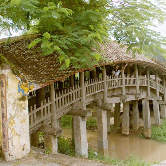 Quan Phuong covered bridge