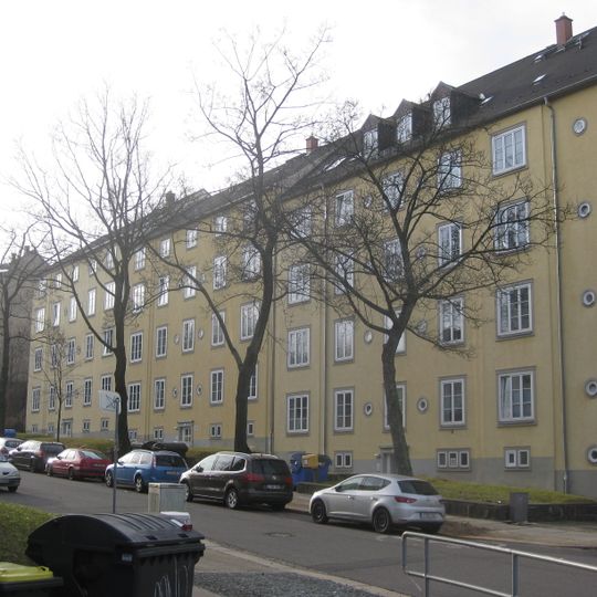 Wohnhauszeile mit Vorgärten Haydnstraße 2, 4 und 6