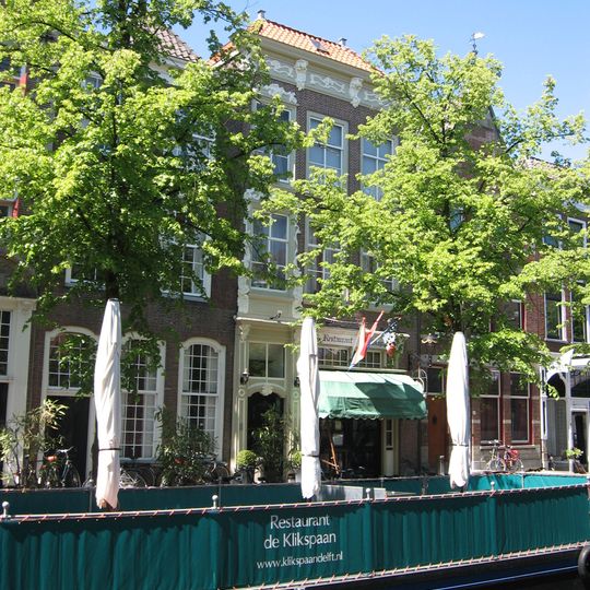 Herenhuis met lijstgevel van drie vensterassen