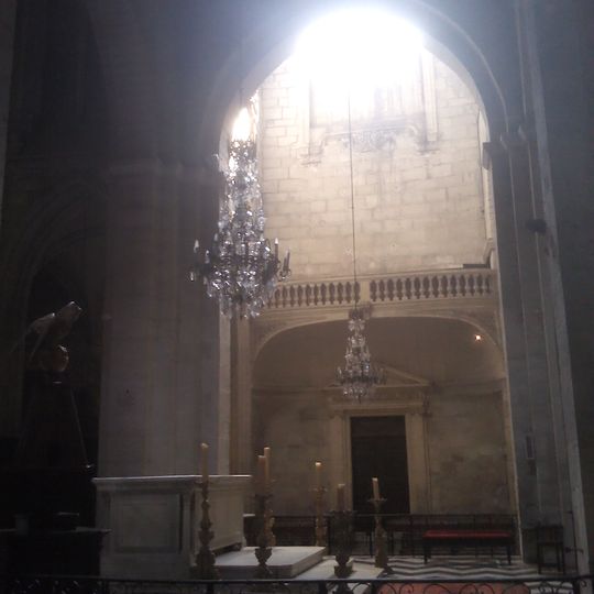 Arañas de iglesia en Arles