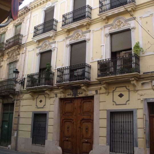 Building at 4-6 Enrique Ponce street, Chiva