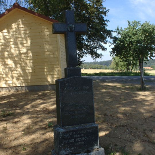 Kříž západně od Malešína na křižovatce