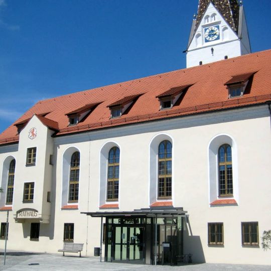 Ehemalige katholische Pfarrkirche St. Andreas, jetzt Rathaus