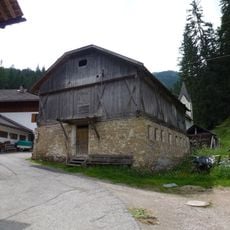 Bad Valdander with chapel in Antermëia