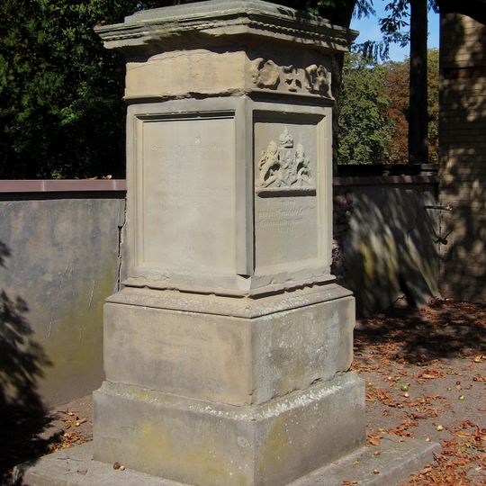Sockel des Gefallenendenkmals