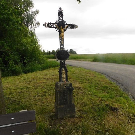 Kříž u silnice severně od Tuklek