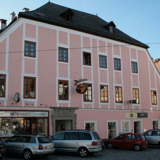 Wohn- und Geschäftshaus