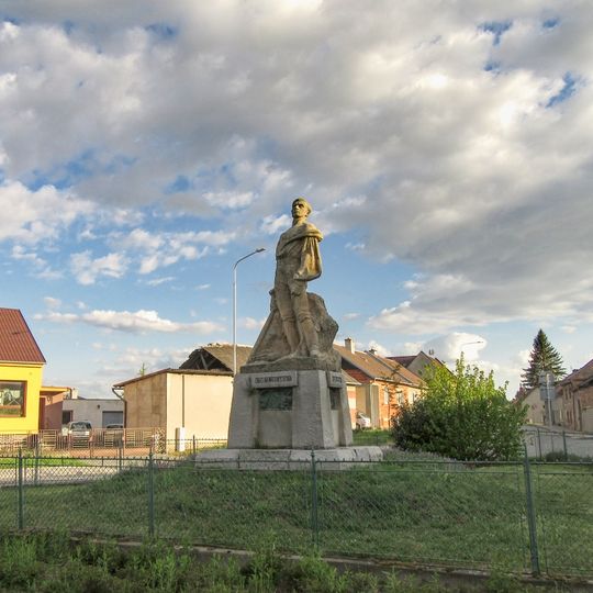 Pomník padlým v Příkazech na návsi