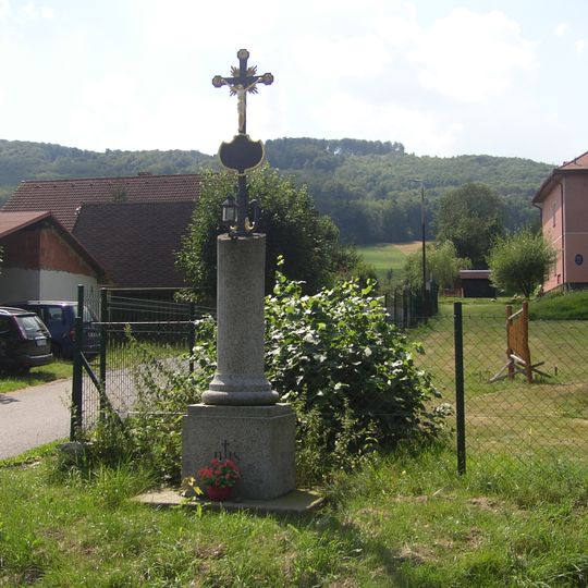 Kříž na rozcestí u domu 160 v Dolním Podluží