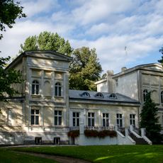 Pałac, ob. Biblioteka Publiczna