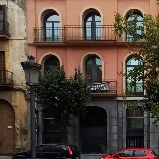 Building in carrer del Mur, 40