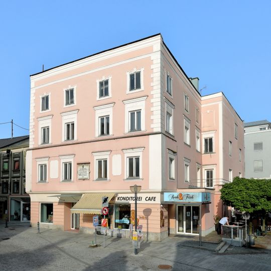 Wohn- und Geschäftshaus