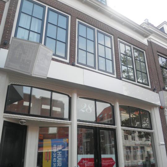 Breed 28, Hoorn