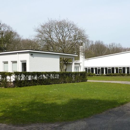 Begraafplaats Duinhof, aula