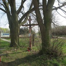 Kříž jižně od Spáleného Poříčí u hřiště