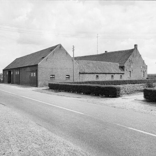 Kerkstraat 9, Leveroy
