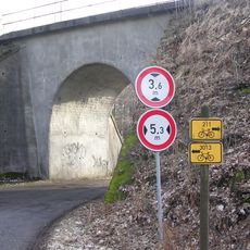 Železniční most přes silnici III/26325 u nádraží Chřibská