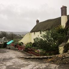 West Lynch House, Dwarf Wall And Railings Returned To House As Curved Walls