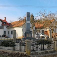 Pomník padlým v Lazcích