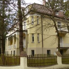 Karl-Singer-Straße 2