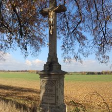 Kříž u silnice severně od Biskupic