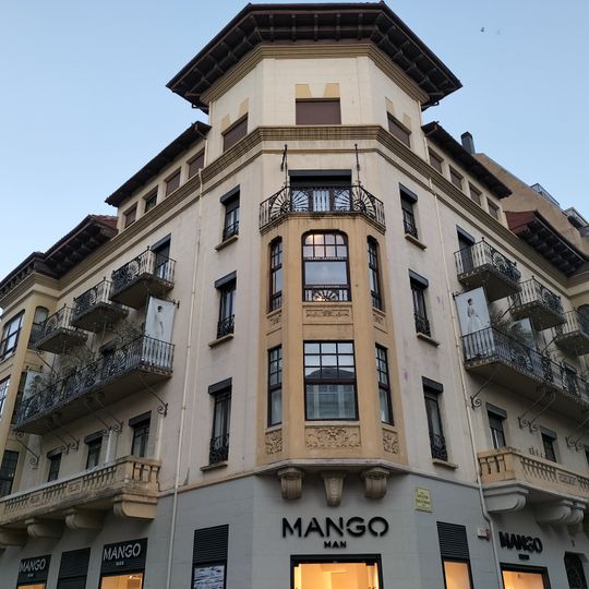 Edificio de Viviendas "La Casa del Catedrático"