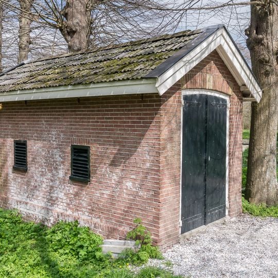 Hervormde kerk, baarhuisje op kerkhof