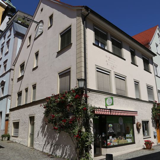 Wohn- und Geschäftshaus